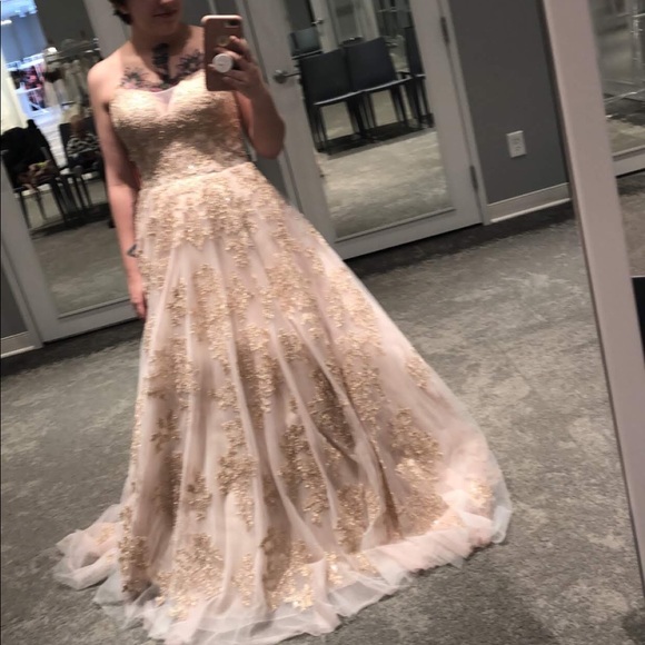 Rose gold wedding dress - Picture 6 of 8